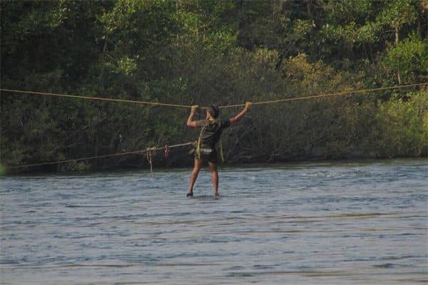 梦到自己在水里走是什么意思
