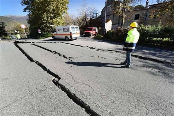 梦到了地裂缝是什么意思
