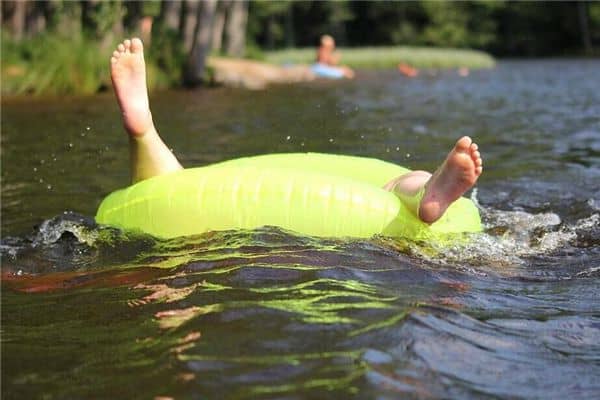 梦见抱着孩子落水