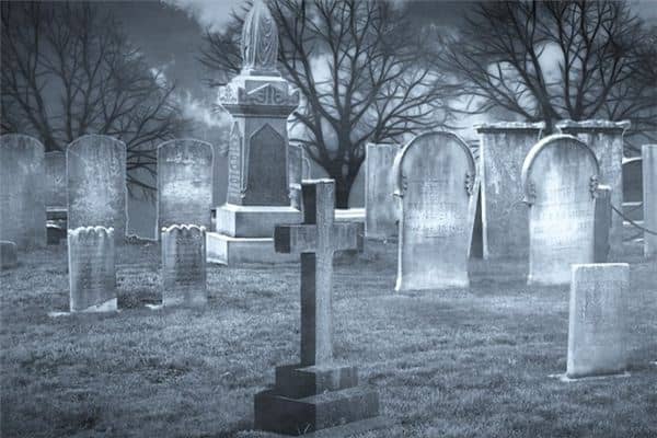 梦见许多坟墓
