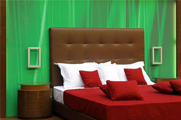 梦见床铺或衣服上有血迹