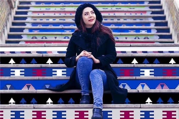 梦见穿黑衣服的陌生女子