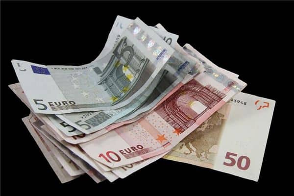 梦见爱人钱丢了